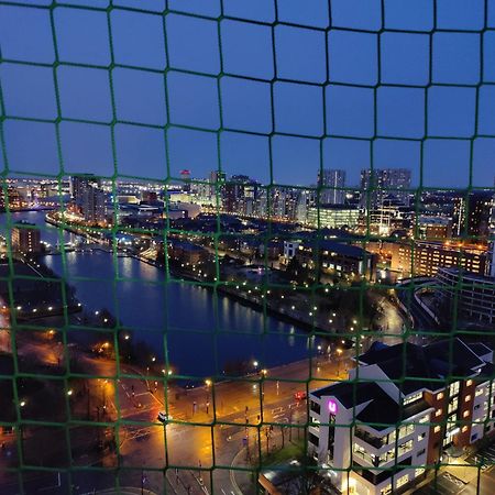 Quayside Penthouse 2 Bedroom Ensuite Near Media City & Manchester United Bagian luar foto