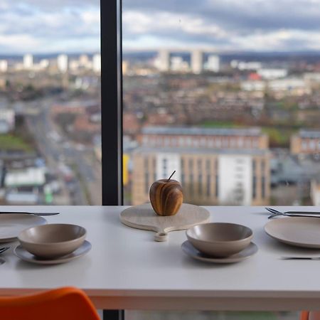 Quayside Penthouse 2 Bedroom Ensuite Near Media City & Manchester United Bagian luar foto