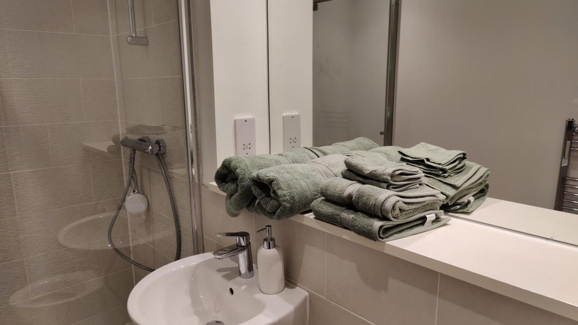 Quayside Penthouse 2 Bedroom Ensuite Near Media City & Manchester United Bagian luar foto