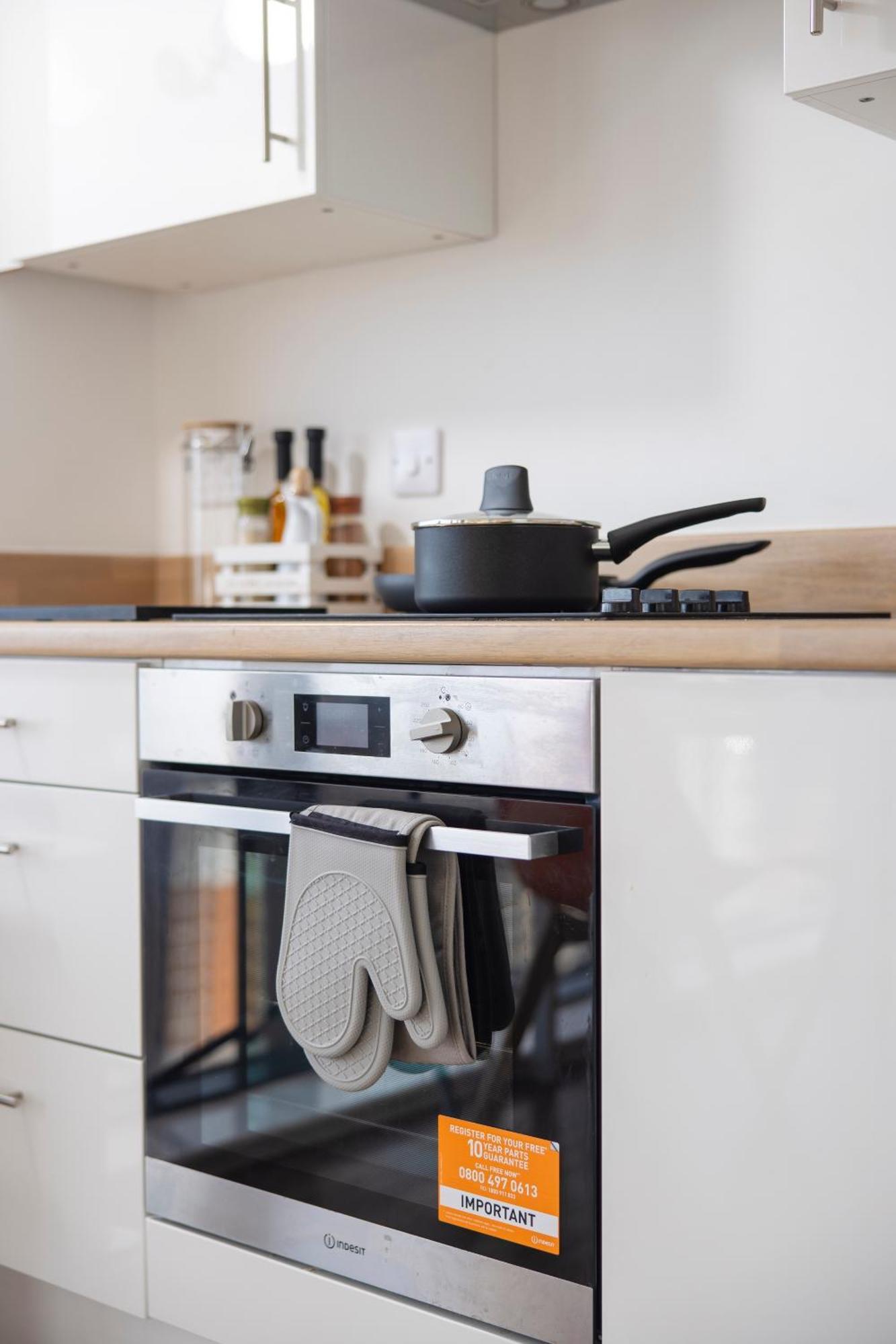 Quayside Penthouse 2 Bedroom Ensuite Near Media City & Manchester United Bagian luar foto