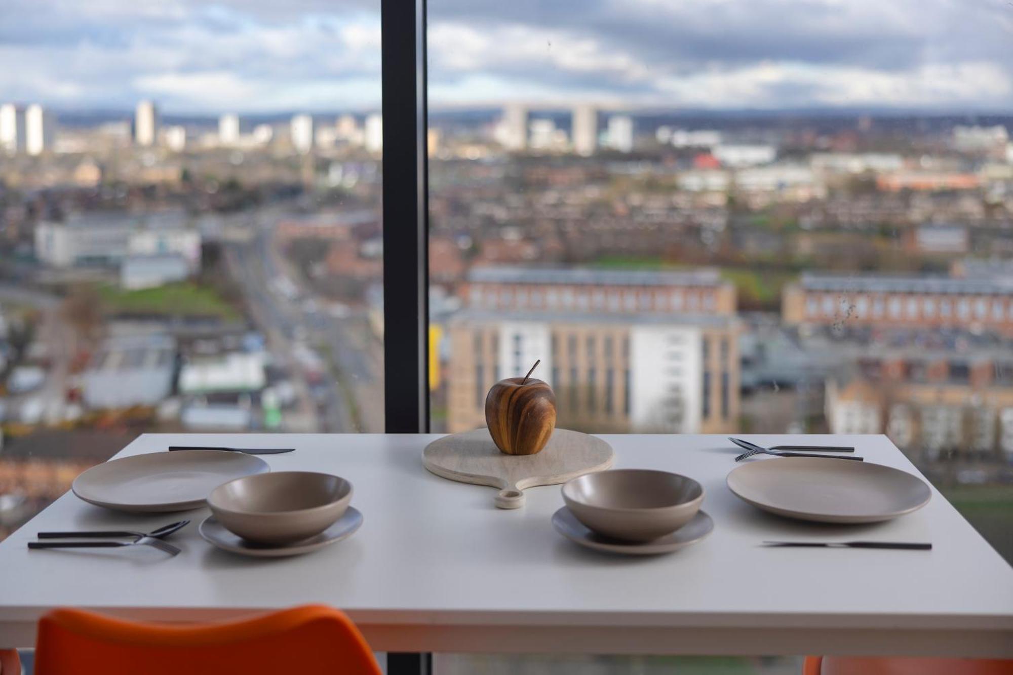 Quayside Penthouse 2 Bedroom Ensuite Near Media City & Manchester United Bagian luar foto