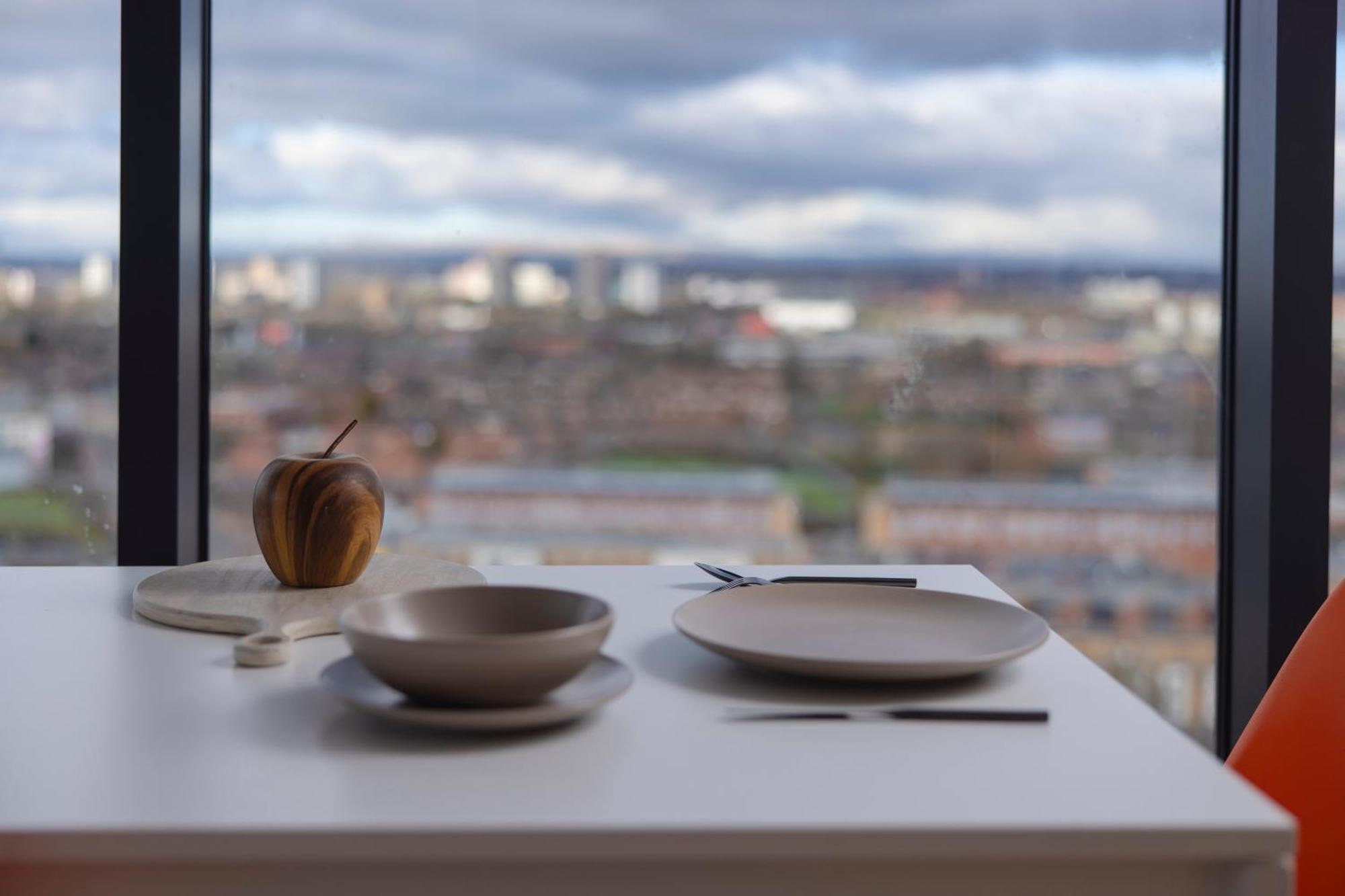 Quayside Penthouse 2 Bedroom Ensuite Near Media City & Manchester United Bagian luar foto